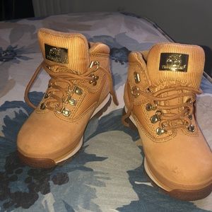 Kids boots